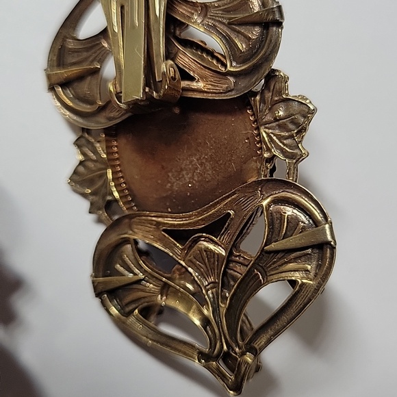 Gold-Tone Vintage Style Earrings with Deep Blue Cabochons - Picture 6 of 6